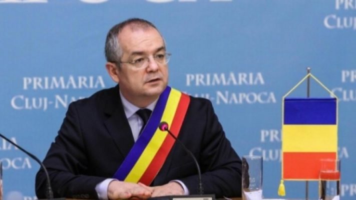 Emil Boc: Codul administrativ trebuia promovat prin Parlament, nu prin ordonanţă de urgenţă