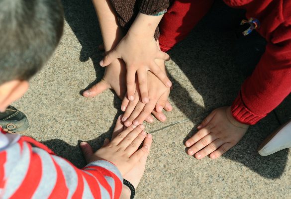 Proiect social dedicat copiilor instituţionalizaţi şi seniorilor bucureşteni din centre de îngrijire; primul eveniment – luni