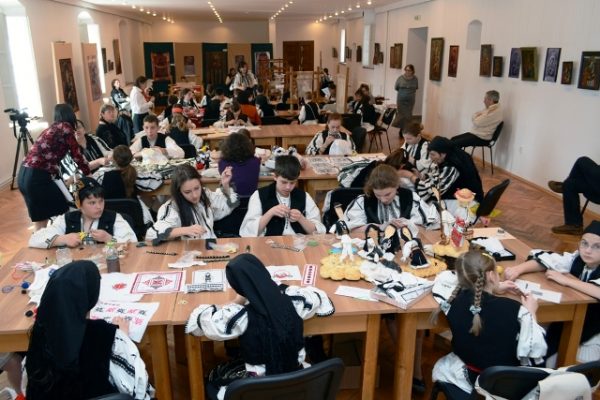Sibiu: 250 de copii din cinci ţări se vor întrece în măiestrie la Olimpiada ”Meşteşuguri artistice tradiţionale”