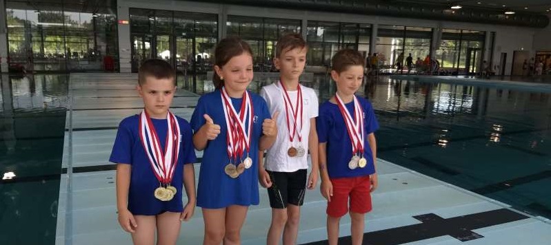 Înot: 14 medalii pentru Delphin Club Constanţa, la Nurnberg Kinderswimmen; Mihai Stoicescu-patru locuri întâi