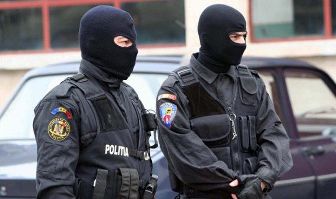 Descinderi ale DIICOT Timiş pentru anihilarea unei reţele de trafic de persoane; liderul grupului, reţinut