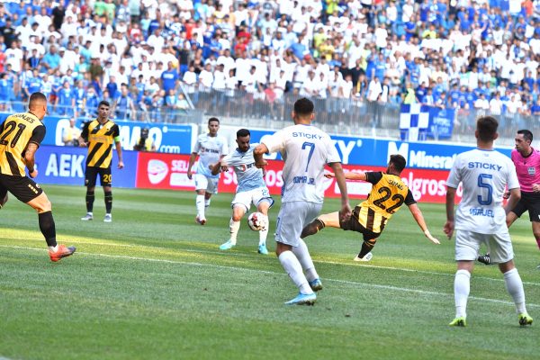 Fotbal: Universitatea Craiova, eliminată din Europa League după 1-1 cu AEK Atena