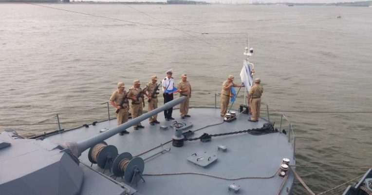 Galaţi: Două vedete fluviale şi un dragor, prezentate publicului în avanpremieră la Ziua Marinei