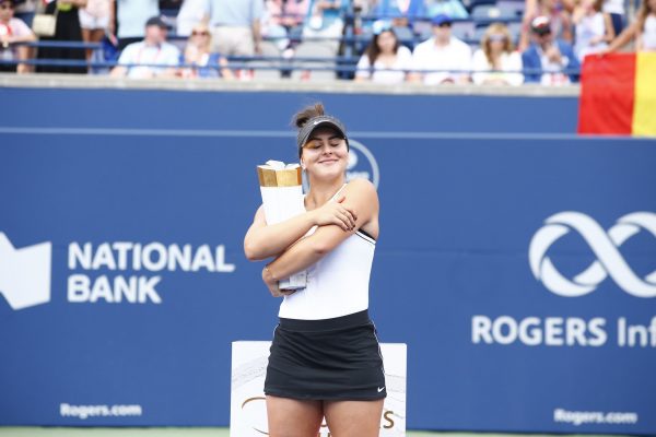 Tenis: Bianca Andreescu a câştigat turneul de la Toronto, după abandonul Serenei Williams în finală