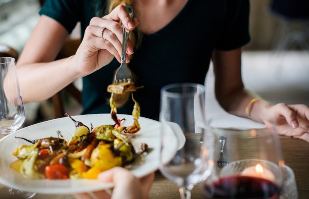 Clienţii unui restaurant din Barcelona vor putea să îşi achite comenzile cu o aplicaţie de recunoaştere facială