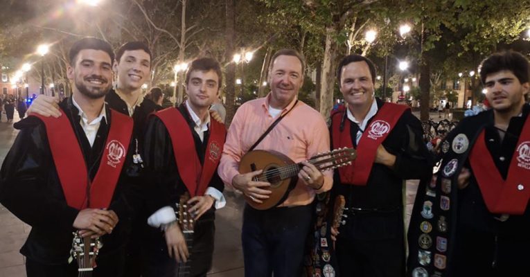 Kevin Spacey a participat la o petrecere a burlăciţelor organizată în Sevilla