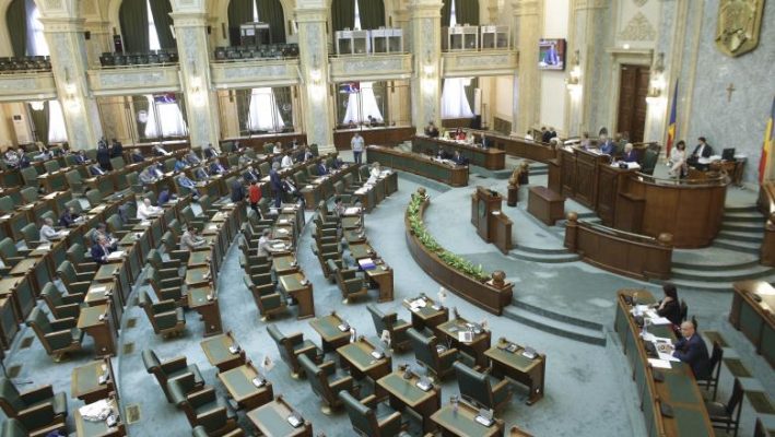 Senat: Persoanele condamnate penal nu pot ocupa demnităţi publice (adoptare tacită)