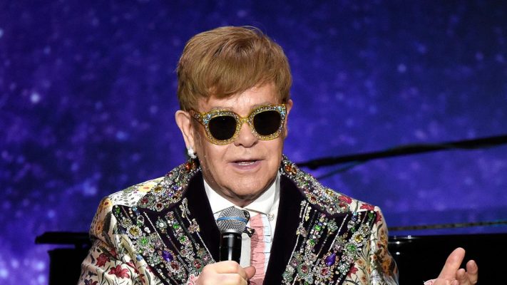 Elton John a mărturisit că a urmat cu succes un tratament pentru cancer de prostată