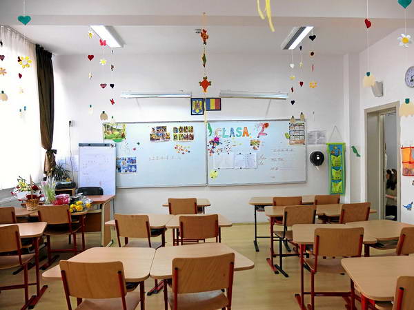 Vrancea: Aproximativ 100 de şcoli din judeţ, fără bani de salarii pentru profesori până la finalul anului
