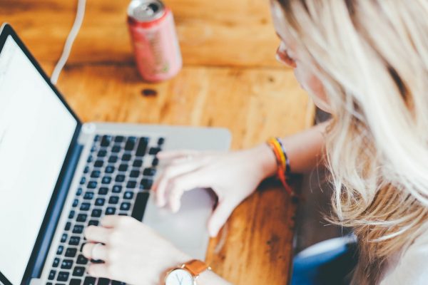AEP: Alegătorii care au votat prin corespondenţă pot verifica online dacă plicurile au ajuns la destinaţie