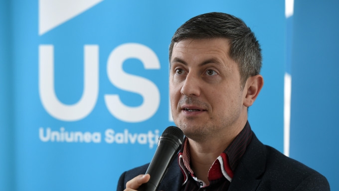 Barna: Pe termen scurt este puţin probabilă fuziunea USR cu PLUS, până la alegerile locale