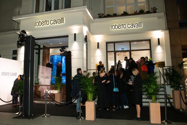 Casa de modă Roberto Cavalli, cumpărată de un magnat imobiliar din Emiratele Arabe Unite