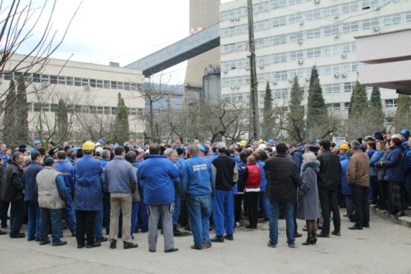 Hunedoara: Protest spontan al angajaţilor de la termocentrala Mintia