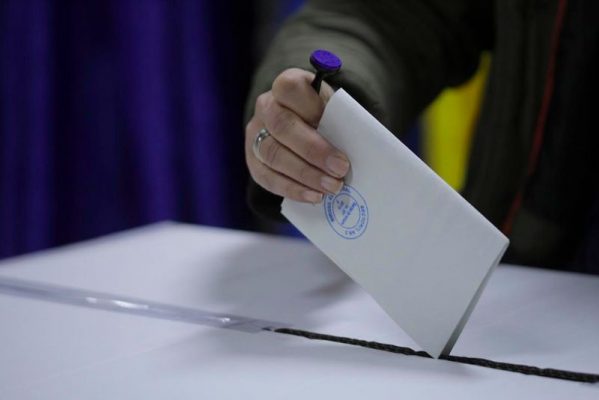 Mehedinţi: Dosar penal pentru fraudă deschis unui bărbat care a votat în două secţii