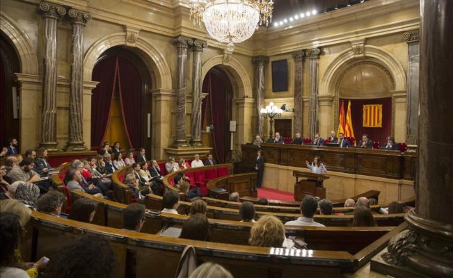 Parlamentul Cataloniei adoptă o moţiune fără caracter constrângător prin care îşi exprimă voinţa de autodeterminare