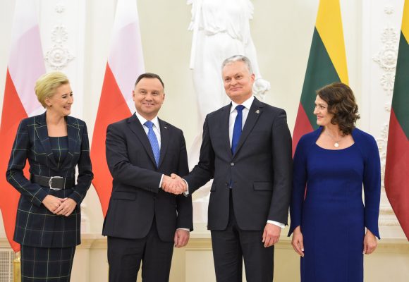 Polonia şi Lituania resping viziunea franceză despre NATO