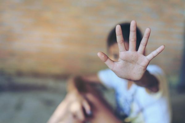 Raport Salvaţi Copiii şi Avocatul Poporului: Aproape 15.000 de cazuri de abuz şi neglijare – raportate de DGASPC-uri în 2018