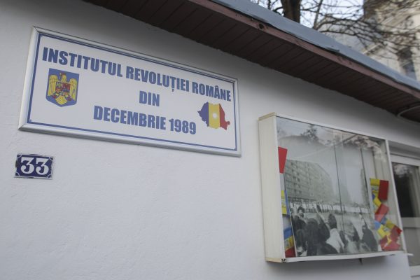 Guvernul a adoptat OUG prin care se desfiinţează Institutul Revoluţiei Române din Decembrie 1989