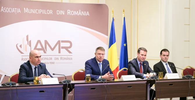 Iohannis: Noul Guvern şi o nouă majoritate parlamentară să corecteze nedreptăţile din trecut şi să reclădească relaţia cu autorităţile locale