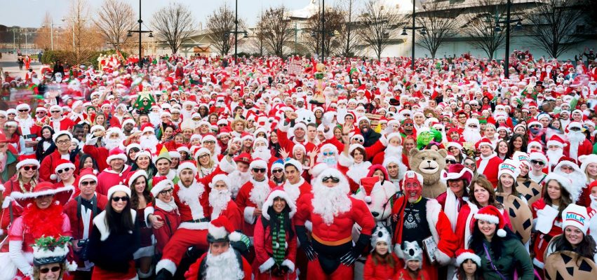 Sute de Moşi Crăciuni, elfi şi alte personaje au defilat prin New York cu ocazia evenimentului SantaCon