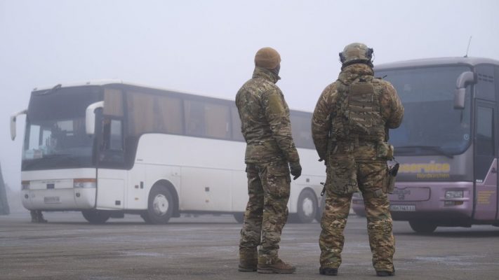 Ucraina: A început schimbul de prizonieri între Kiev şi separatiştii proruşi