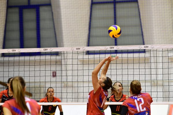 Volei feminin: Ştiinţa Bacău s-a calificat în optimile Cupei Challenge