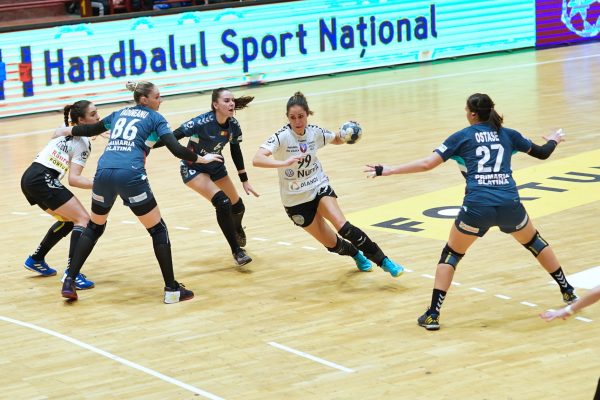 Handbal feminin: SCM Râmnicu Vâlcea a câştigat clar meciul cu CSM Slatina, în Liga Naţională