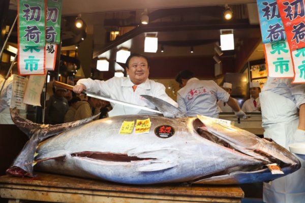 Un ton roşu uriaş a fost vândut cu 193 de milioane de yeni la licitaţie în Japonia