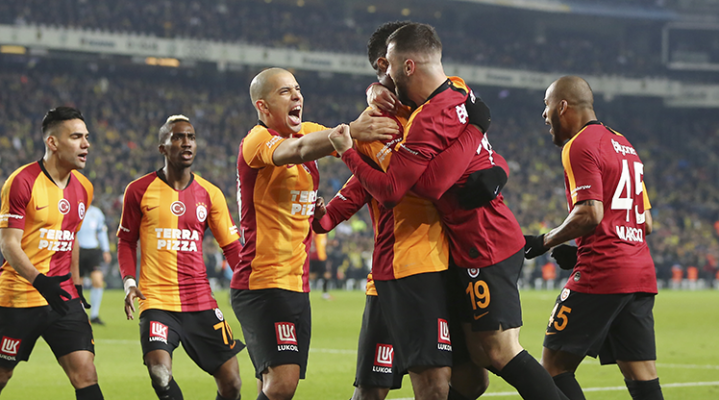 Fotbal: Galatasaray, învingătoare după 20 de ani pe terenul rivalei Fenerbahce