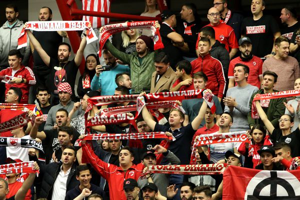 Fotbal: Suporterii înscrişi în programul DDB au plătit salariile jucătorilor şi antrenorilor de la Dinamo