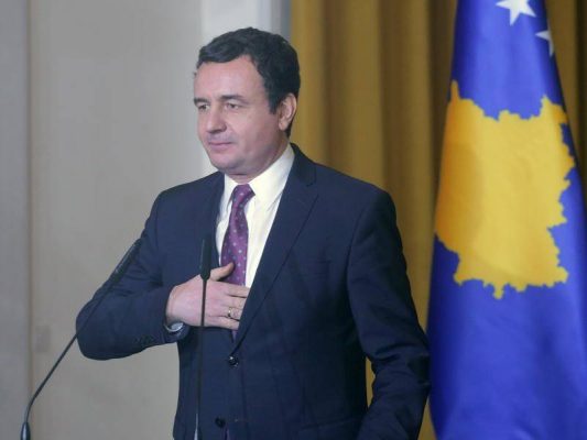 Kosovo: Noul prim-ministru şi cabinetul acceptă să le fie înjumătăţite salariile