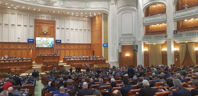 Moțiunea de cenzură a trecut cu 261 de voturi. Guvernul a fost demis.