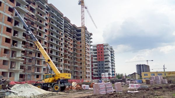 Patronatele din construcţii: Solicităm extinderea măsurilor de protecţie socială a angajaţilor şi pe perioada stării de urgenţă