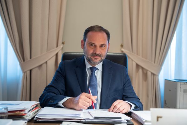 Spania intenţionează să extindă starea de urgenţă şi examinează posibilitatea închiderii frontierelor
