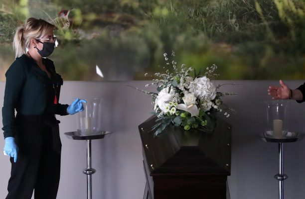 La Madrid vor fi difuzate funeralii online pentru familiile celor decedaţi