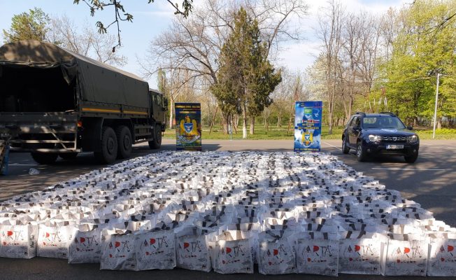 MApN: Militari ai Batalionului 1 CIMIC din Bucureşti distribuie produse alimentare în trei judeţe