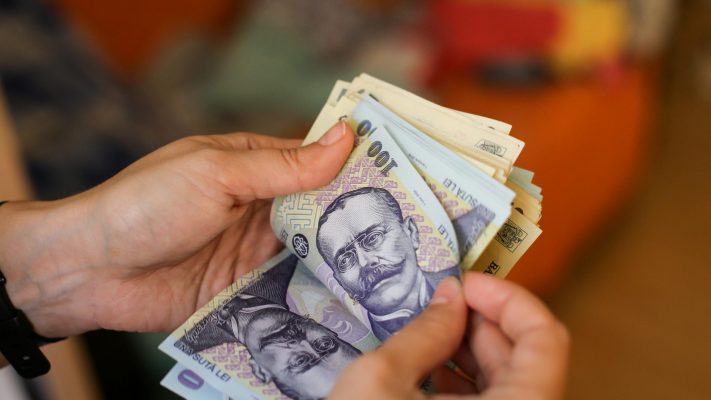 44% dintre români nu pot face faţă unor cheltuieli financiare neaşteptate, faţă de media de 32% în UE