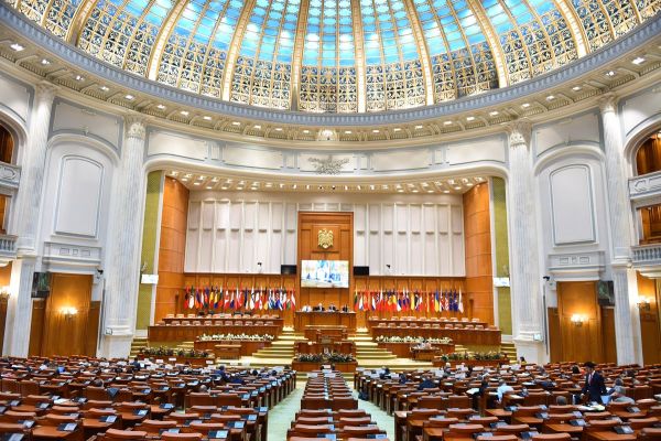 Cameră: Moţiunea simplă împotriva ministrului de Finanţe – dezbătută luni în plen