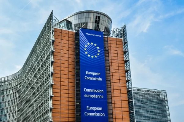 Comisia Europeană găzduieşte o videconferinţă internaţională pentru strângerea de fonduri destinate unui vaccin