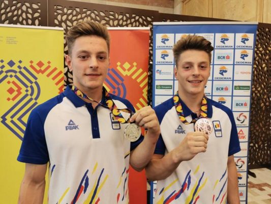 VIDEO Gimnastică artistică: CSA Steaua i-a legitimat pe fraţii Gabriel şi Robert Burtănete