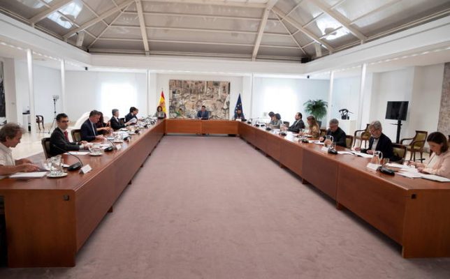 Spania riscă haosul sanitar şi economic dacă nu va prelungi starea de urgenţă, avertizează guvernul socialist
