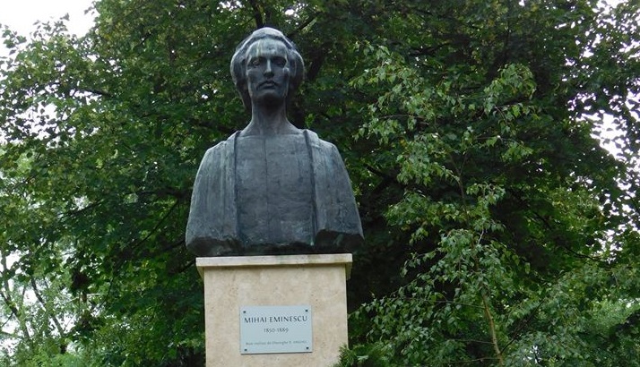 Botoşani: Poetul Mihai Eminescu, omagiat la Ipoteşti la 131 de ani de la trecerea în nefiinţă