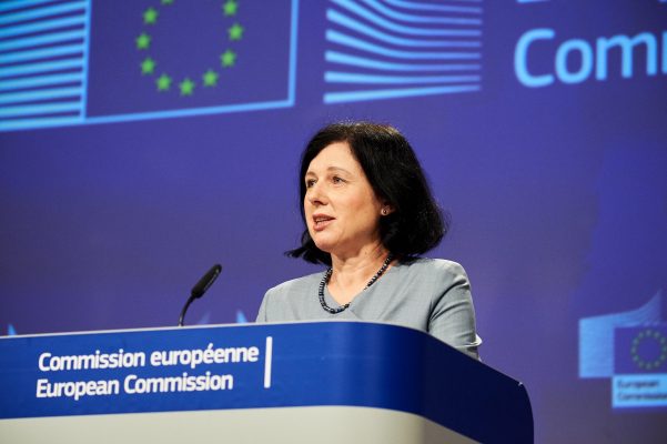 Comisia Europeană doreşte să crească ”diversitatea” rasială în rândul angajaţilor săi