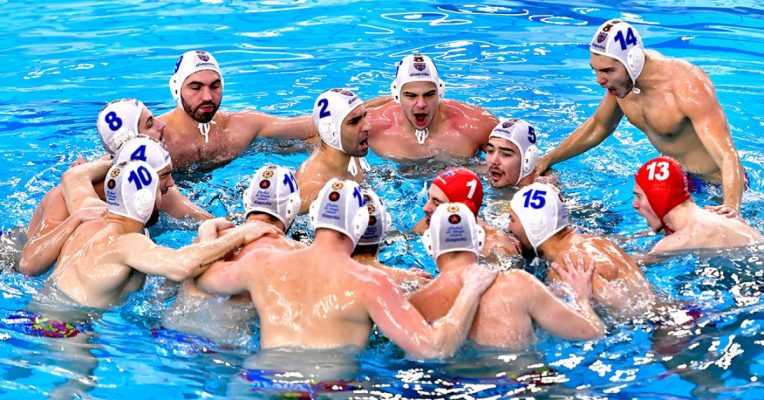 Federaţia Română de Polo a încheiat campionatele cu clasamentul actual; Steaua a câştigat la masculin, iar la feminin au fost declarate două campioane