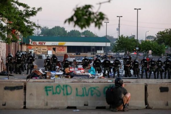 SUA: Oraşele americane, sub înaltă tensiune după moartea lui George Floyd