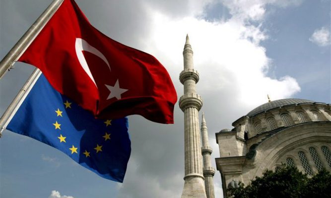 Miniştrii de externe din UE se vor reuni pe 13 iulie pentru a dezbate asupra Turciei, anunţă Franţa