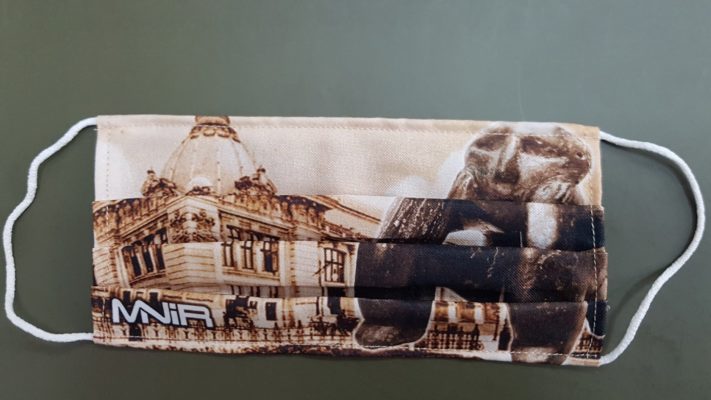 Muzeul Naţional de Istorie vinde măşti textile de protecţie care reproduc exponate de colecţie