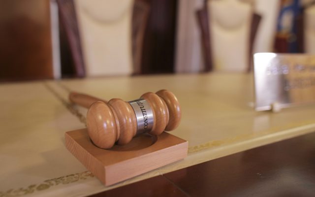 CCR s-ar putea pronunţa pe sesizarea în cazul Legii privind protecţia consumatorilor împotriva dobânzilor excesive