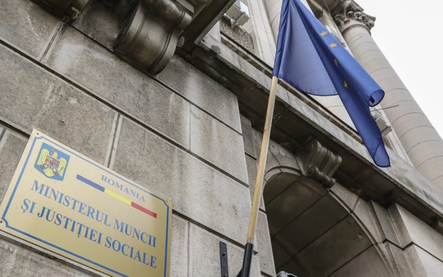 Federaţia Sindicatelor din Ministerul Muncii declanşează luni greva japoneză