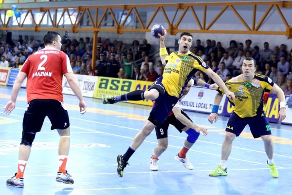 Handbal masculin: Dinamo a câştigat derby-ul cu Potaissa Turda, în Liga Naţională